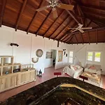 Villa Magalante, Sea View